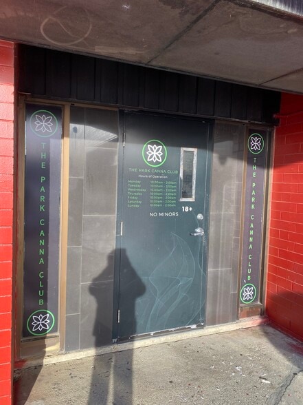 6 Blackfoot Road, Sherwood Pk, Sherwood Park, AB à louer - Photo du bâtiment - Image 2 de 11