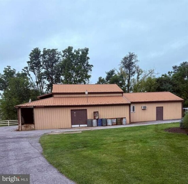 More details for 10125 Mountain Rd, Orrstown, PA - Flex for Sale