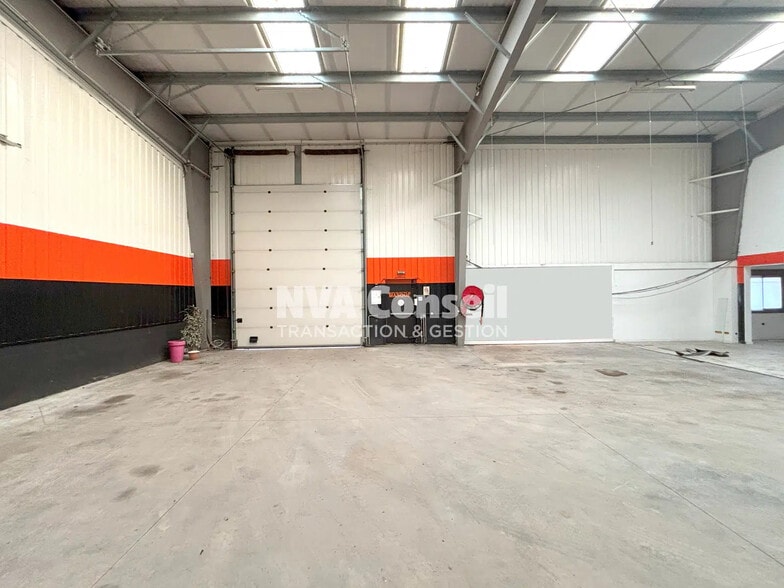 190 Chaussee Jules Cesar, Beauchamp for lease - Interior Photo - Image 2 of 7