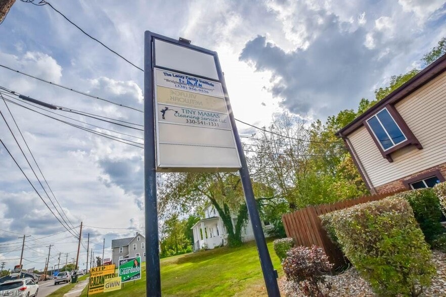 3757 Cleveland Ave NW, Canton, OH à louer - Photo du bâtiment - Image 3 de 12