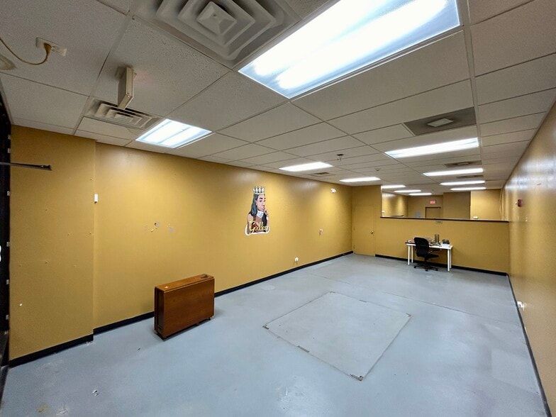 709 S 5th Ave, Maywood, IL à louer - Photo du bâtiment - Image 2 de 10