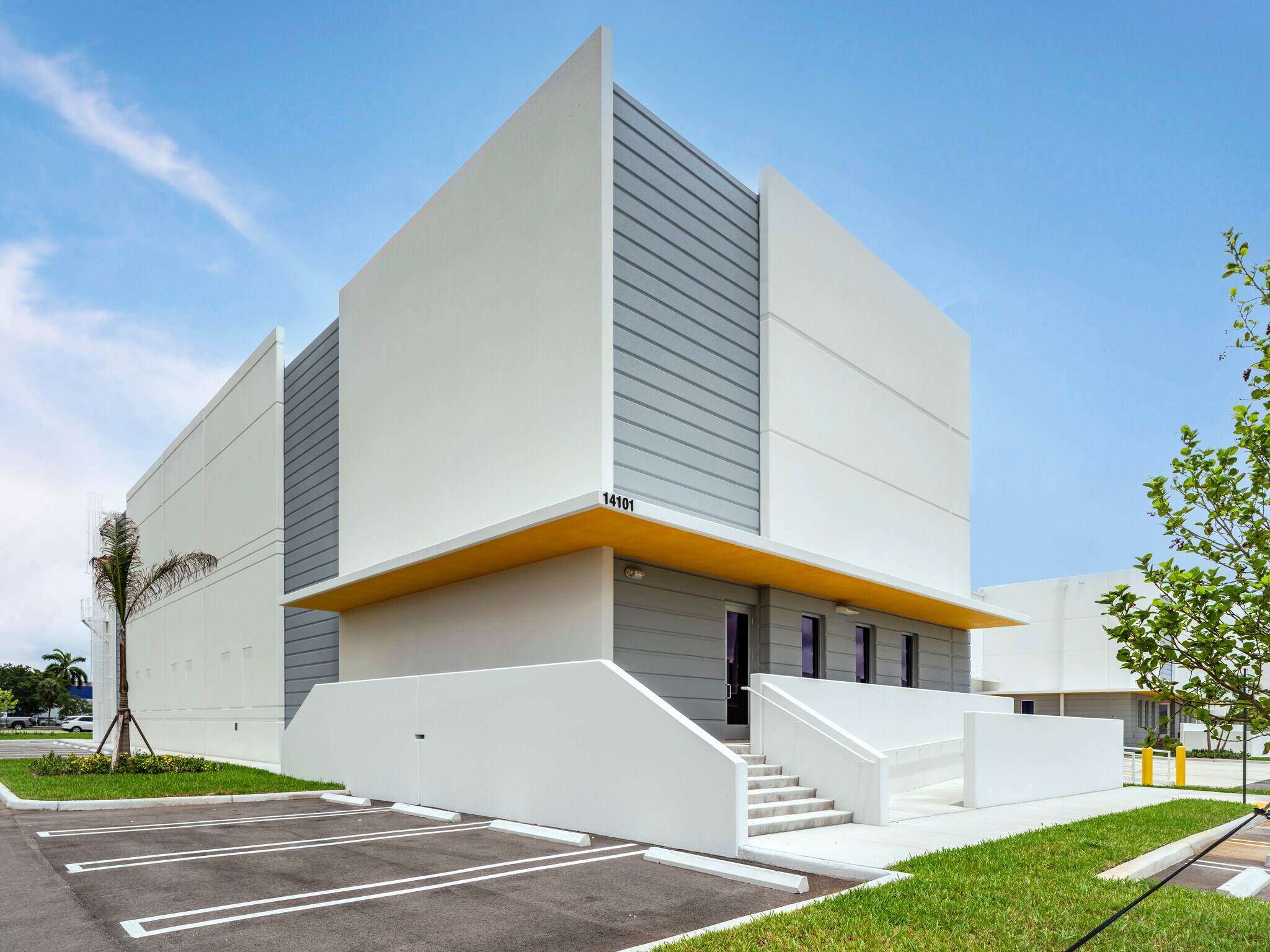 14101 NW 57th Ave, Opa Locka, FL à louer Photo du bâtiment- Image 1 de 5