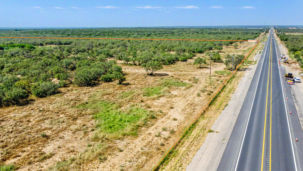 Hwy 83 N Hwy, Laredo, TX à vendre - Photo principale - Image 1 de 14