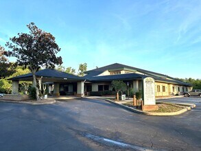 404 NW Hall of Fame Dr, Lake City, FL for lease Building Photo- Image 2 of 8