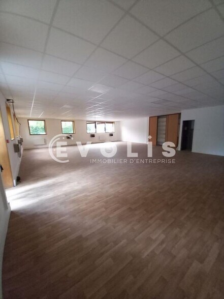 Office in Châtillon for lease - Interior Photo - Image 3 of 7
