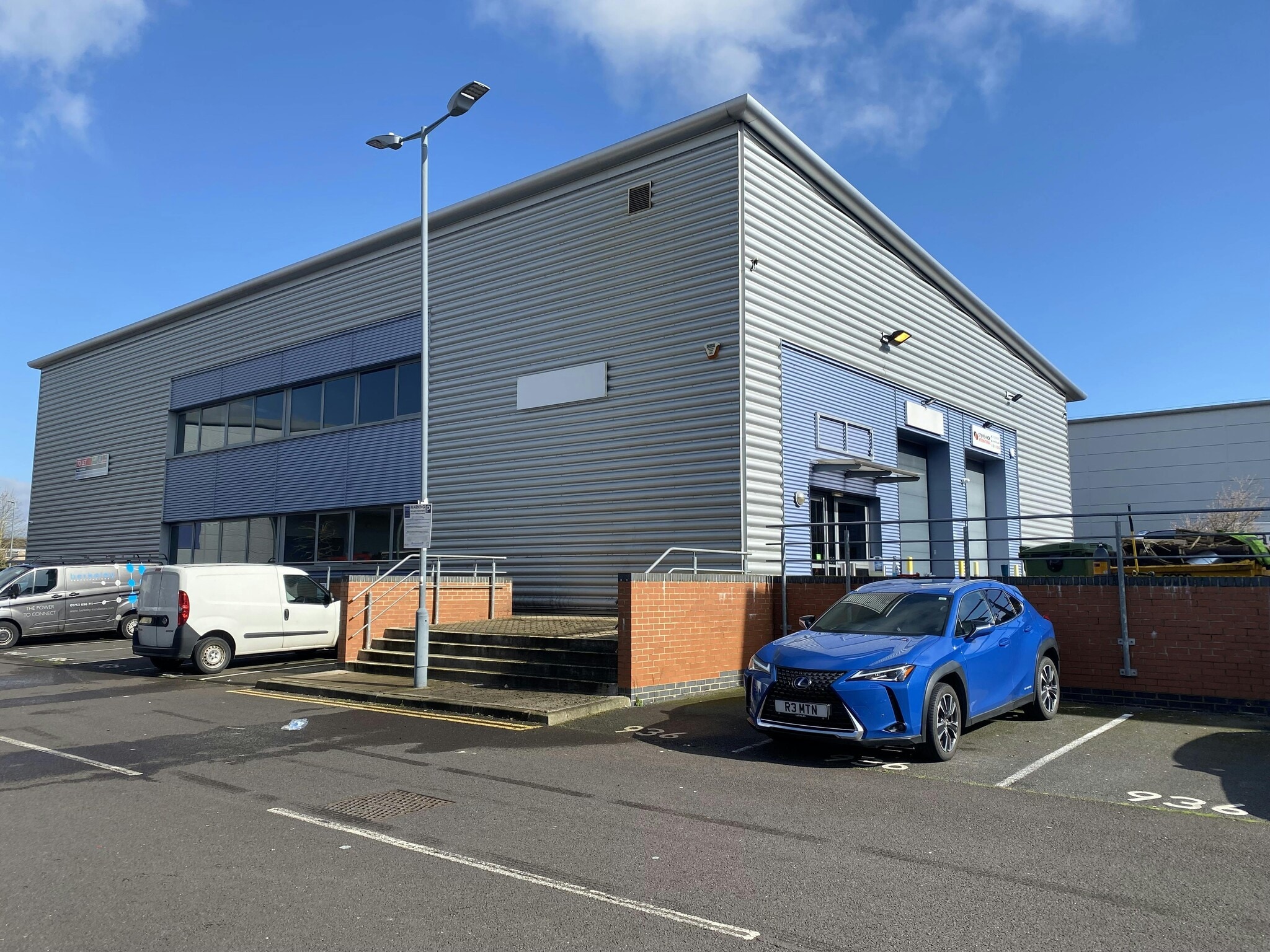 933-936 Yeovil Rd, Slough for lease Building Photo- Image 1 of 12