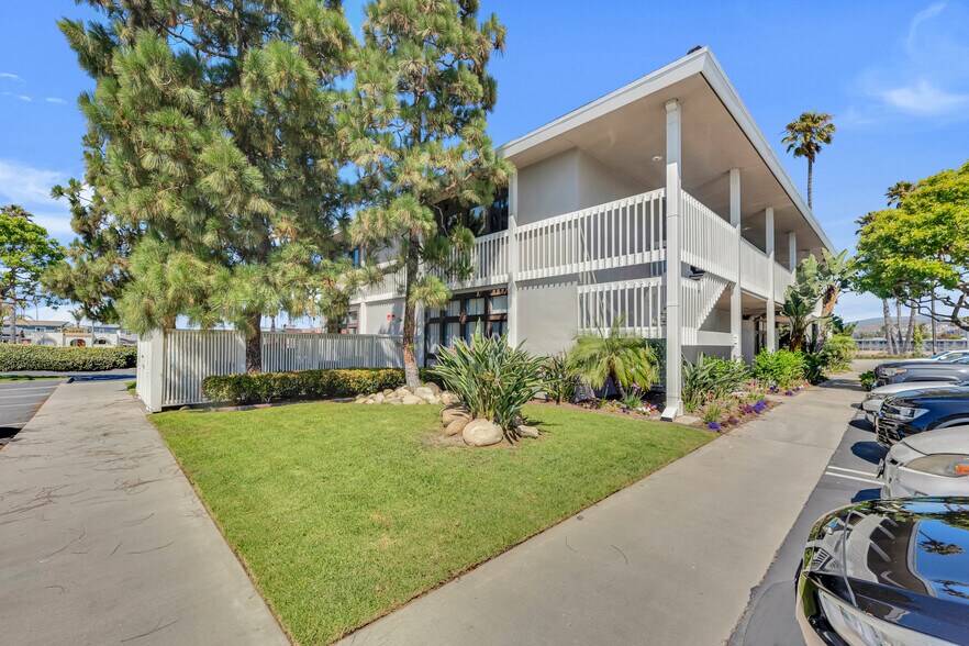 996-1000 S Seaward Ave, Ventura, CA à louer - Photo du bâtiment - Image 2 de 4