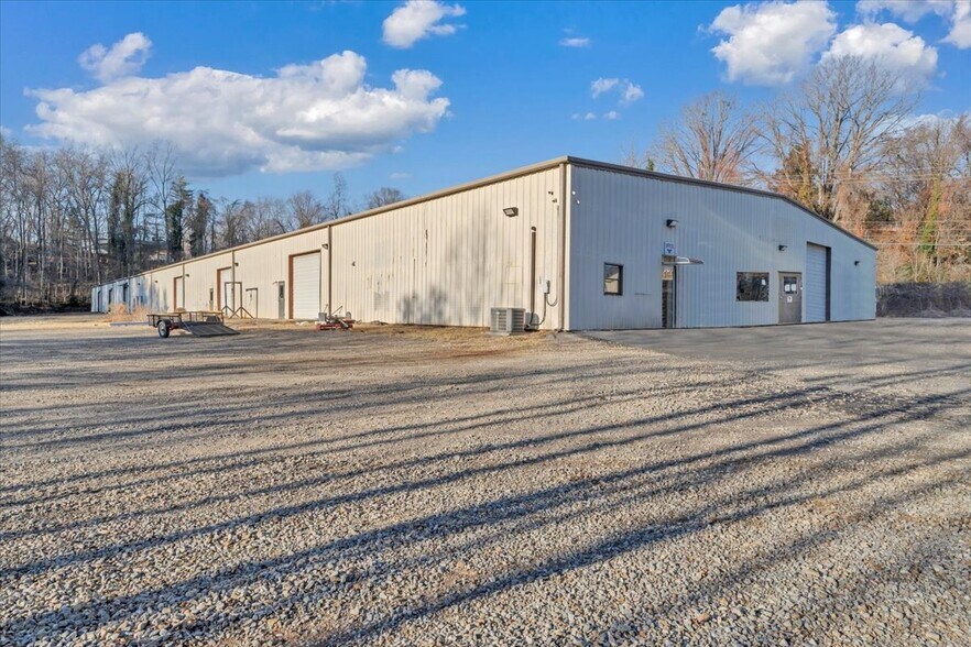 81 5th Ave, Collinsville, VA à vendre - Photo du bâtiment - Image 3 de 36
