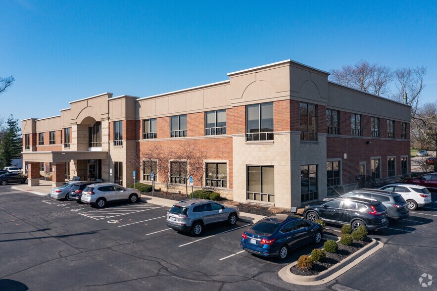 8251 Pine Rd, Cincinnati, OH à louer - Photo du bâtiment - Image 2 de 4