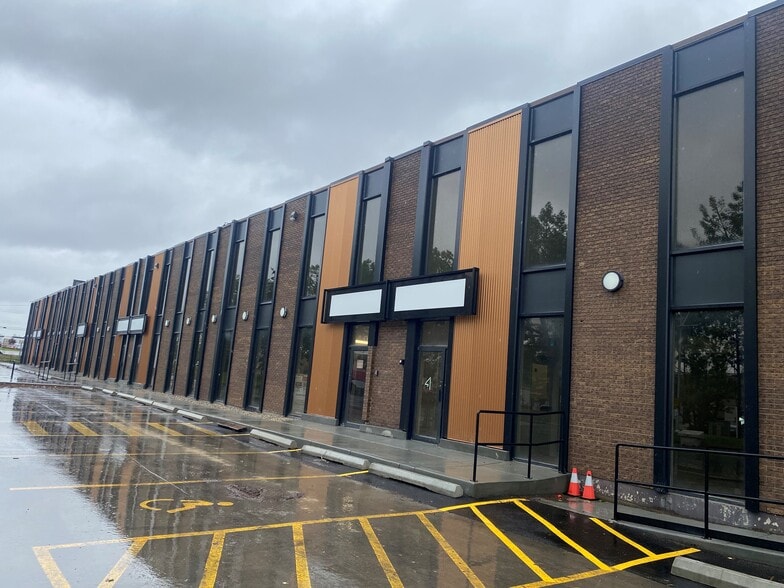 1215 38 Av NE, Calgary, AB for sale - Building Photo - Image 2 of 10