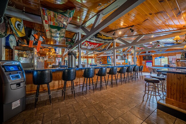 More details for N10120 Parkway Rd, Crivitz, WI - Hospitality for Sale