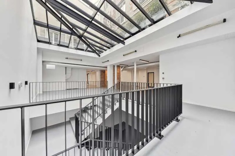 44 Rue Des Vinaigriers, Paris for sale - Interior Photo - Image 3 of 18