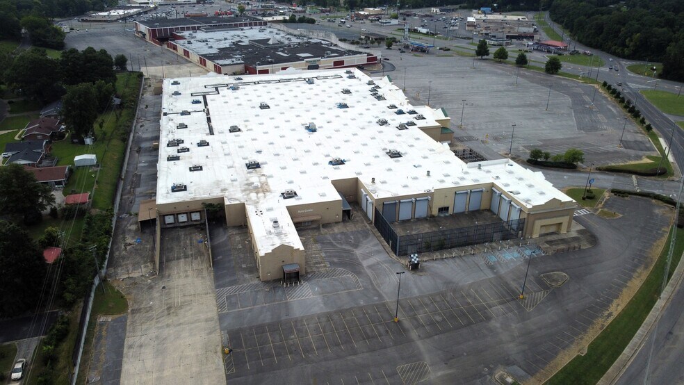 7201 B Aaron Aronov Dr, Fairfield, AL à vendre - Photo du bâtiment - Image 2 de 5