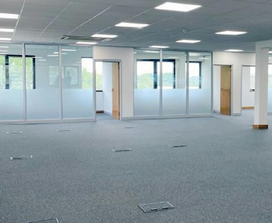 Smeaton Clos, Aylesbury for lease Interior Photo- Image 1 of 2