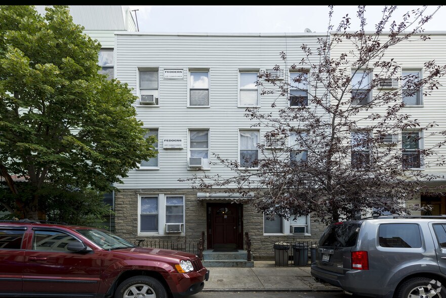 92 Diamond St, Brooklyn, NY à vendre - Photo du bâtiment - Image 2 de 17