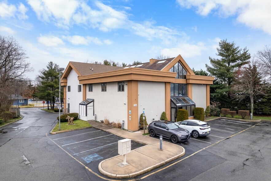 2214 Route 37 E, Toms River, NJ à louer - Photo du bâtiment - Image 1 de 36