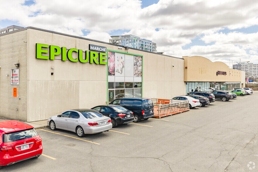 5250-5254 Rue Paré, Montréal, QC à louer - Photo du bâtiment - Image 2 de 4