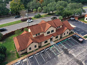 85 Bay Bridge Dr, Gulf Breeze, FL for lease Building Photo- Image 2 of 27