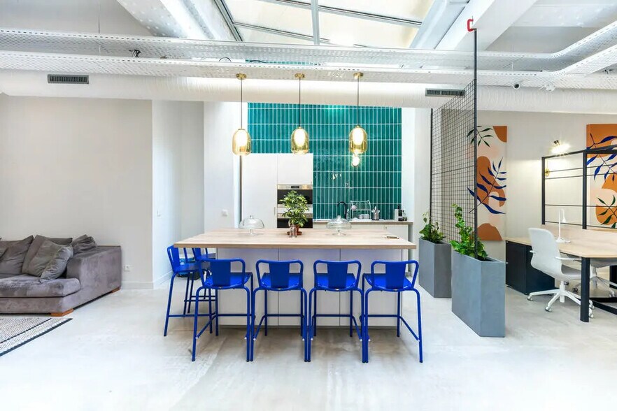 Office in Bordeaux for lease - Interior Photo - Image 2 of 9