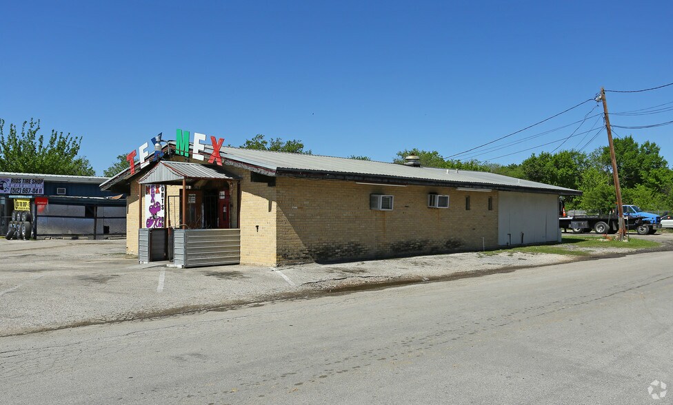 1700 S Interstate 35, San Marcos, TX à vendre - Photo du bâtiment - Image 2 de 2