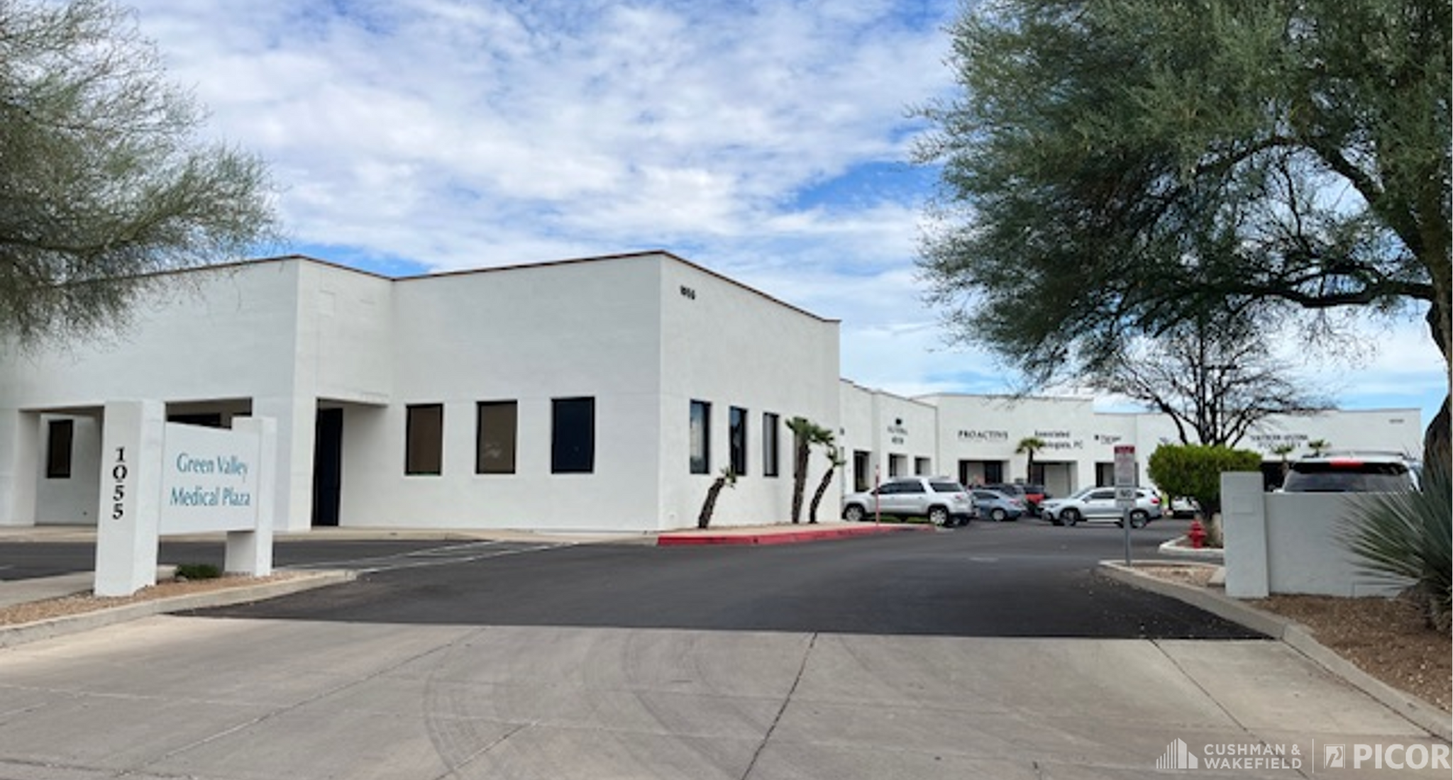 1055 N La Canada Dr, Green Valley, AZ for lease Interior Photo- Image 1 of 2
