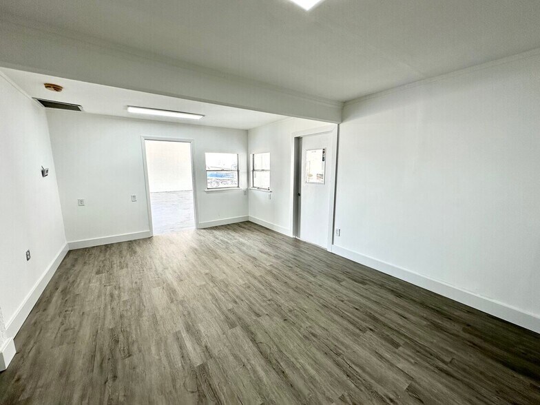 960 S Dixie Hwy E, Pompano Beach, FL à louer - Photo du bâtiment - Image 3 de 7
