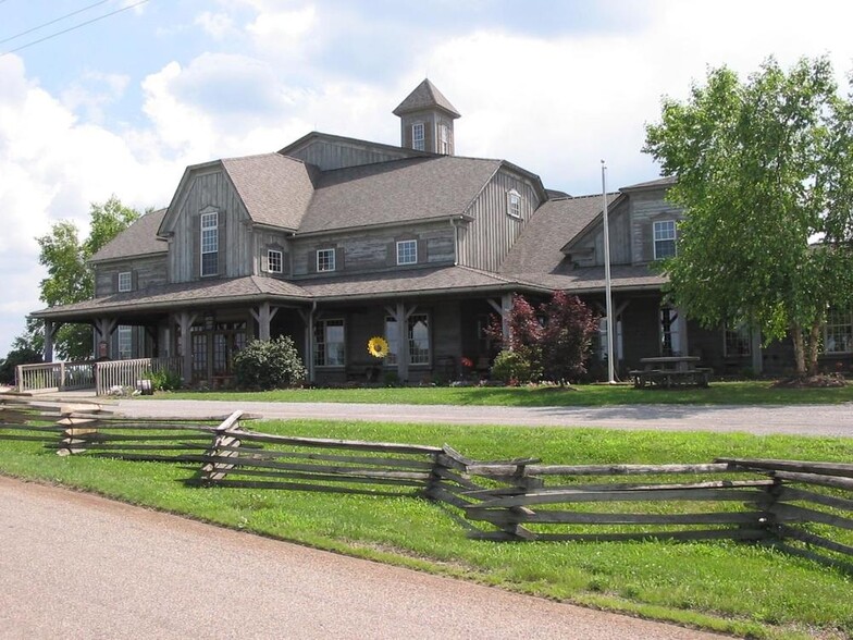 7007 Dutch Country Ln, Millersburg, OH à vendre - Photo du bâtiment - Image 1 de 1