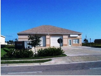 1723 NE 10th Ter, Cape Coral, FL for sale - Building Photo - Image 3 of 7