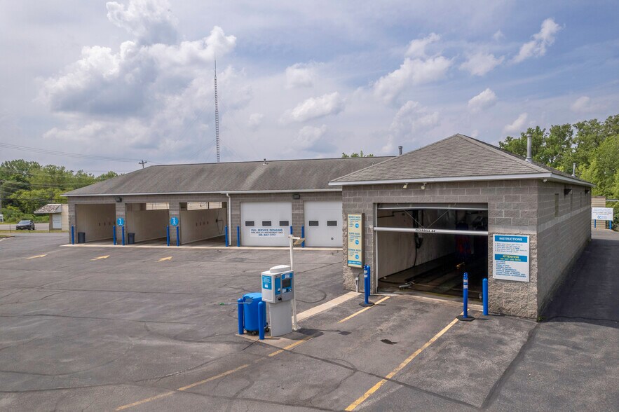 912 Old Liverpool Rd, Liverpool, NY à vendre - Photo du bâtiment - Image 2 de 34