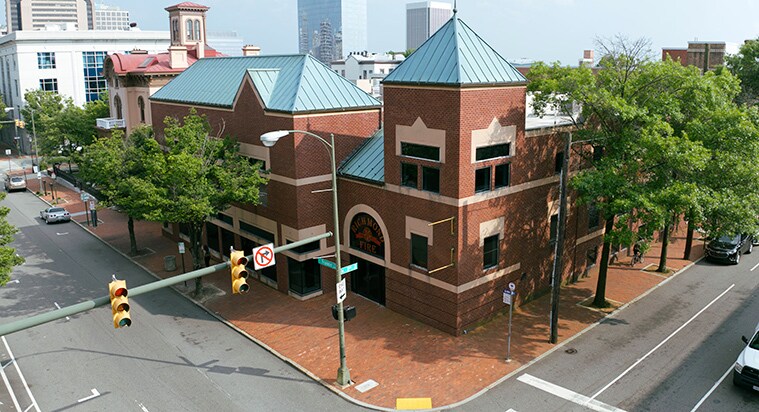 201 E Franklin St, Richmond, VA à louer Photo du bâtiment- Image 1 de 12
