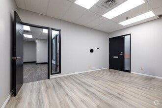 4000-4036 Boul De La Côte-Vertu, Montréal, QC for lease Interior Photo- Image 2 of 4