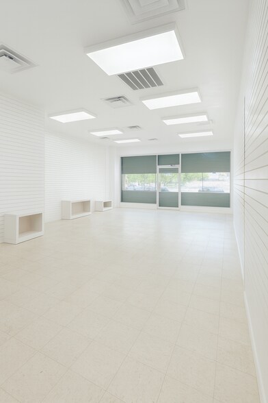 4112 4th Ave, Brooklyn, NY à louer - Photo du bâtiment - Image 1 de 8