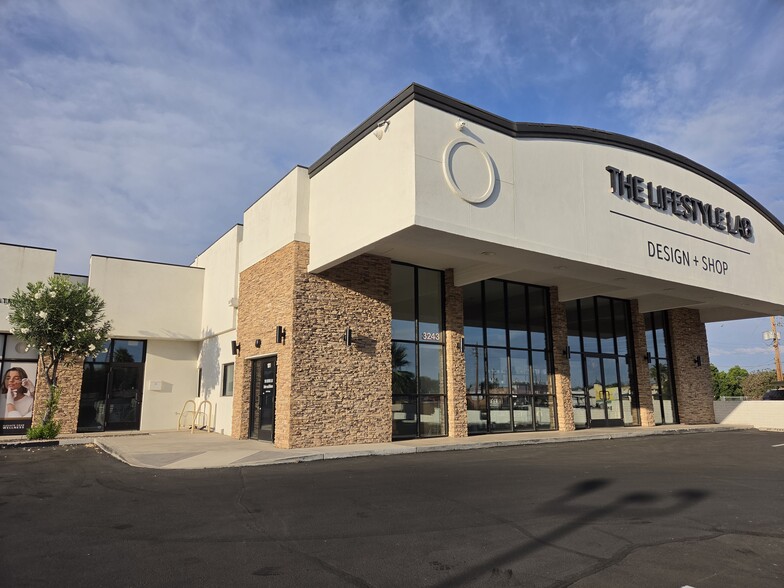 3246 E Indian School Rd, Phoenix, AZ for lease - Building Photo - Image 1 of 4