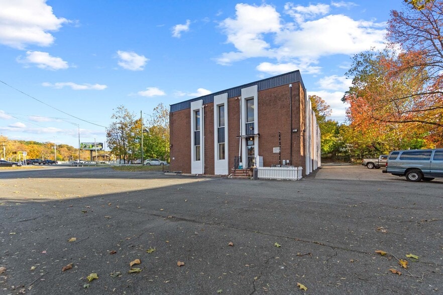 201 Lower Notch Rd, Little Falls, NJ for lease - Building Photo - Image 2 of 41