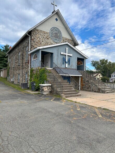 213 Homestead Ave, Maybrook, NY à vendre - Photo du bâtiment - Image 2 de 12