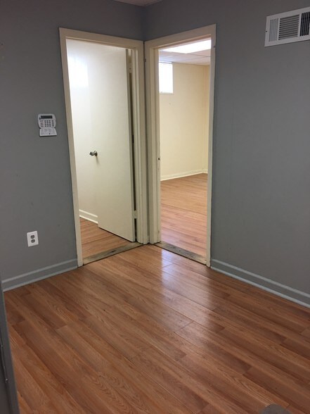 451 S Washington Ave, Piscataway, NJ à louer - Photo intérieure - Image 3 de 23