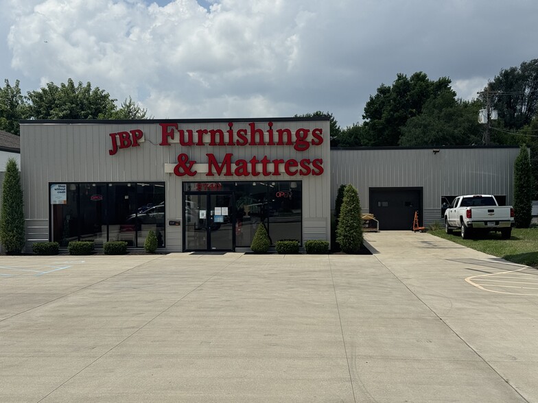 2740 Madison Ave, Indianapolis, IN for lease - Building Photo - Image 2 of 8