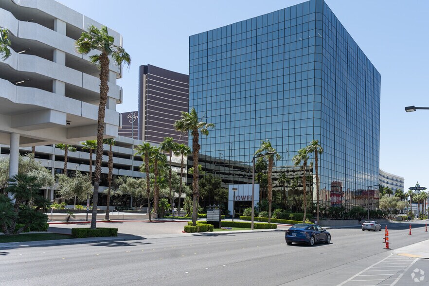 101 Convention Center Dr, Las Vegas, NV à louer - Photo du bâtiment - Image 2 de 12