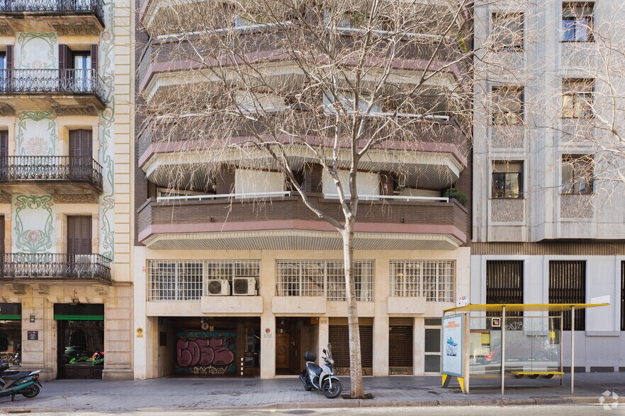 Carrer del Bruc, 129, Barcelone, Barcelona à louer - Photo du bâtiment - Image 2 de 4