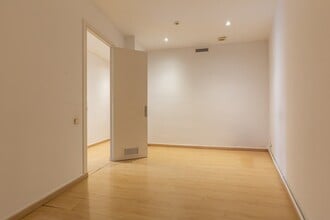 Office in Barcelona, Barcelona for lease Interior Photo- Image 2 of 20