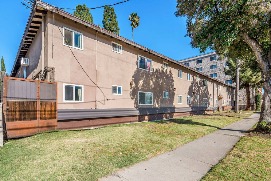 17319 Vanowen St, Van Nuys, CA à vendre - Photo du bâtiment - Image 1 de 1