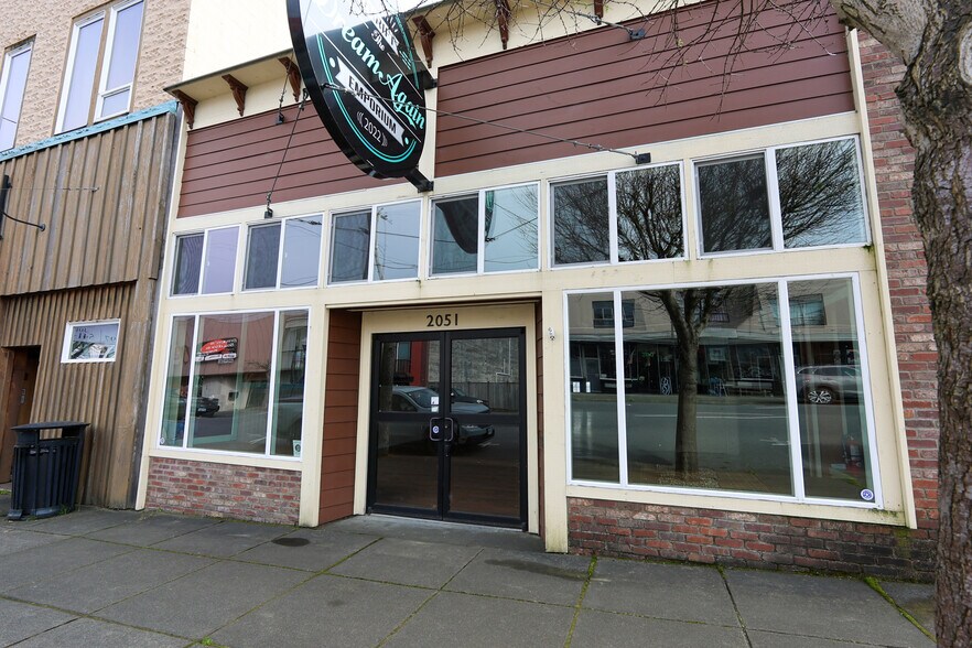 2051 Sherman Ave, North Bend, OR à vendre - Photo du bâtiment - Image 3 de 17