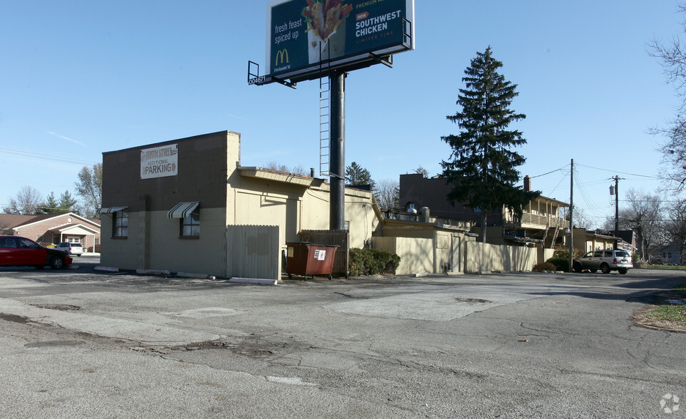 8601-8617 E 10th St, Indianapolis, IN à louer - Photo du bâtiment - Image 2 de 2