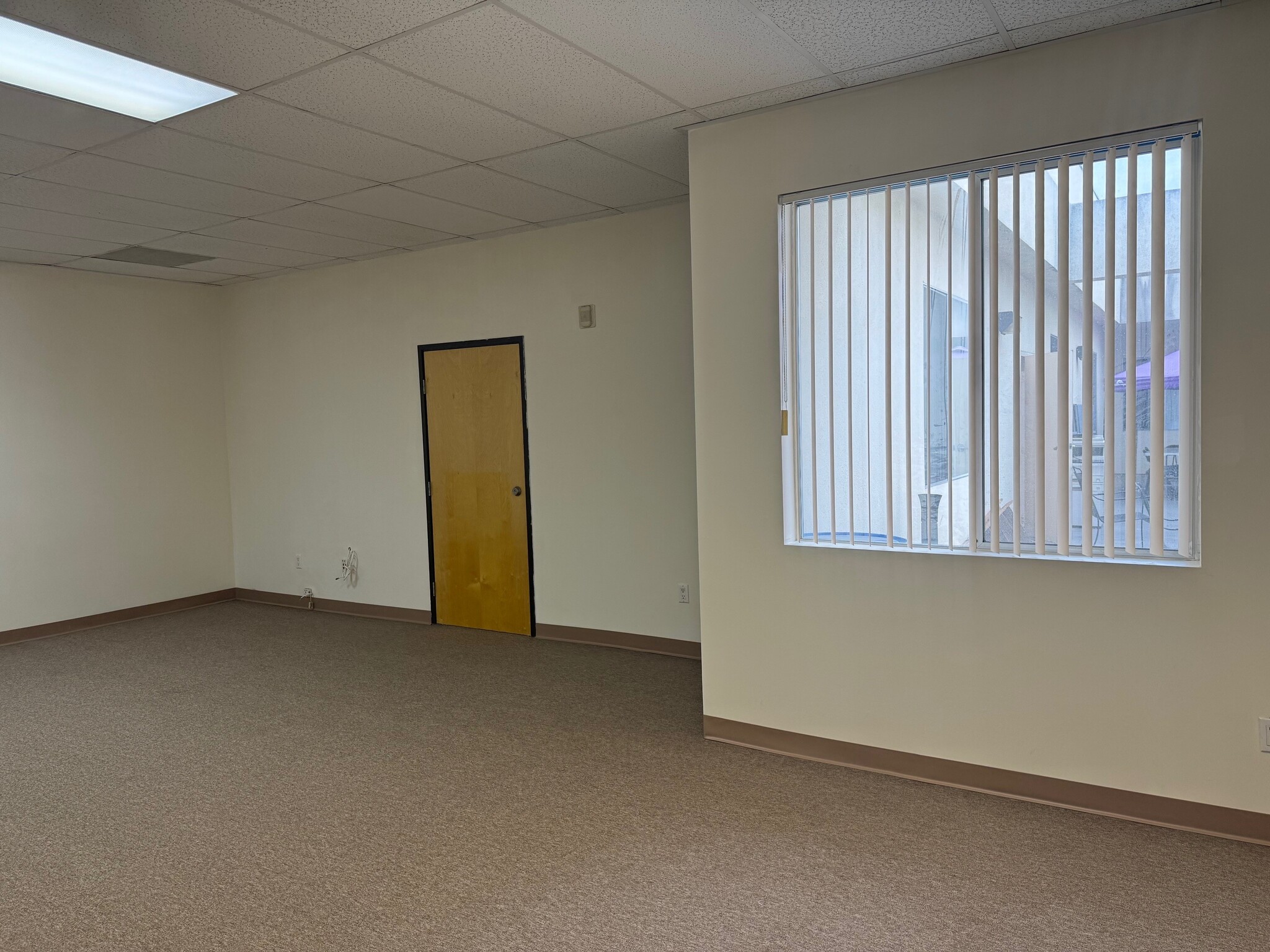 18301-18307 Sherman Way, Reseda, CA for lease Interior Photo- Image 1 of 3