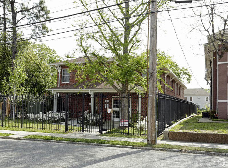 Midtown Memphis portefeuille de 4 propriétés à vendre sur LoopNet.ca - Photo principale - Image 1 de 4