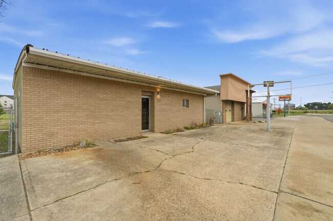 More details for 708 Museum Rd, Conway, AR - Flex for Lease