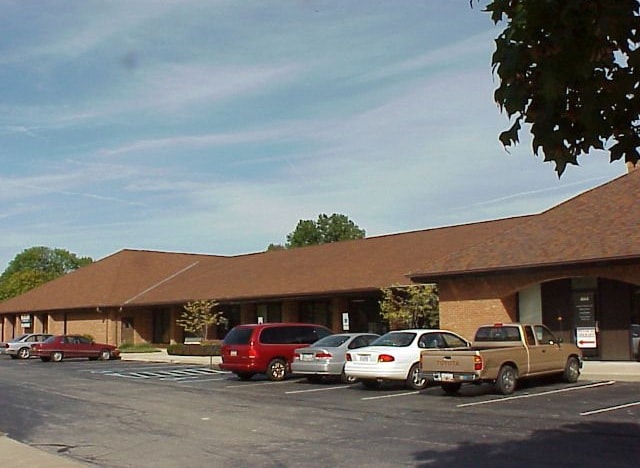 4666-4678 Larwell Dr, Columbus, OH for lease - Building Photo - Image 3 of 7