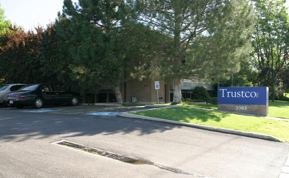 2063 E 3900 S, Salt Lake City, UT à louer - Photo du bâtiment - Image 2 de 36