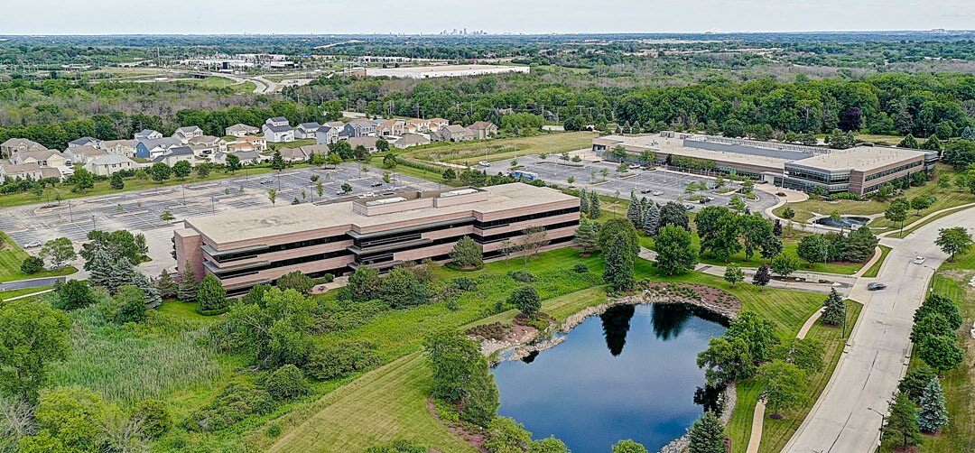 W126N7338 Flint Rd, Menomonee Falls, WI à louer Photo du bâtiment- Image 1 de 8
