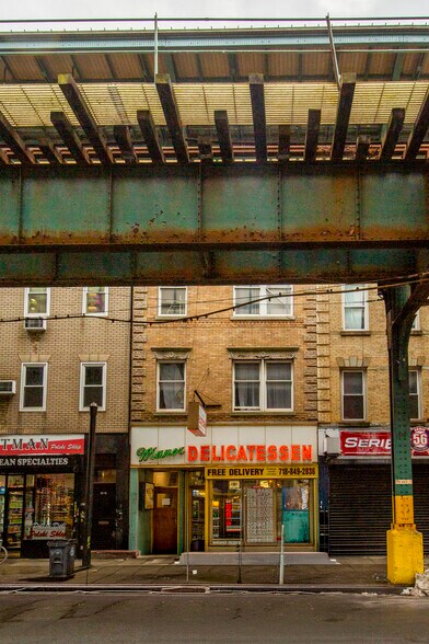 94-12 Jamaica Ave, Woodhaven, NY à vendre - Photo du bâtiment - Image 2 de 32